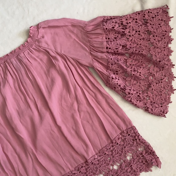 Colleen Lopez | A Bit of Romance Off-the-Shoulder Lace Crochet Tunic Top (PS) - Picture 15 of 16